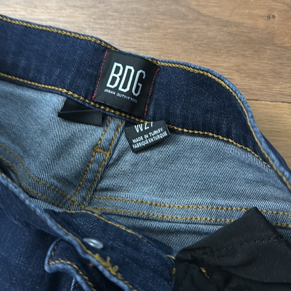 BDG Dark Wash High Waisted Straight Leg Twig Side 27! NWOT! - Picture 3 of 3